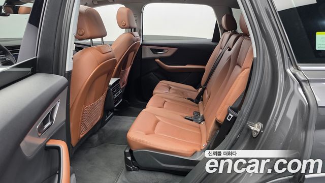 Audi Q7 2022 — photo 16