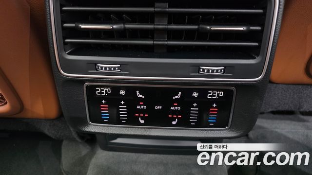 Audi Q7 2022 — photo 28