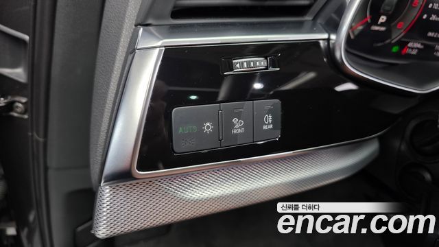 Audi Q7 2022 — photo 29