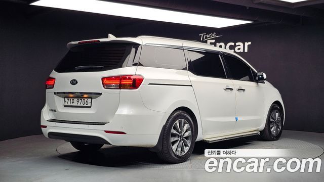 Kia Canival 2015 — photo 2