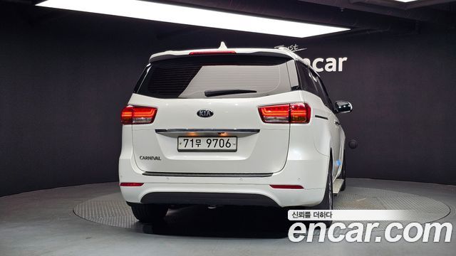 Kia Canival 2015 — photo 4