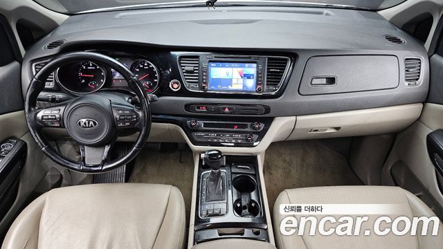 Kia Canival 2015 — photo 7
