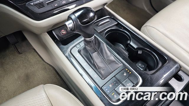Kia Canival 2015 — photo 9