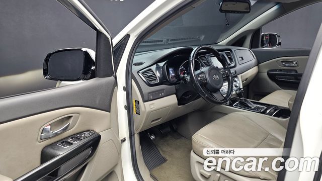 Kia Canival 2015 — photo 10
