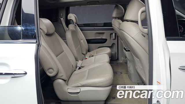 Kia Canival 2015 — photo 12