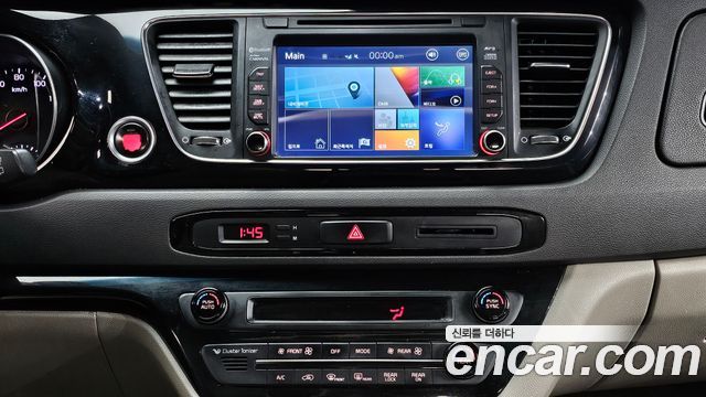 Kia Canival 2015 — photo 15