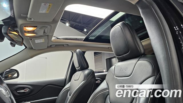Jeep Cherokee 2017 — photo 18