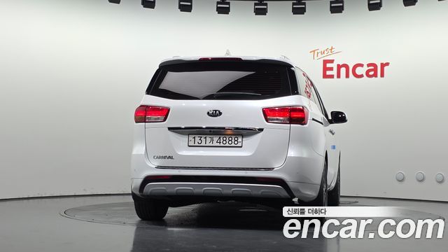 Kia Canival 2018 — photo 4