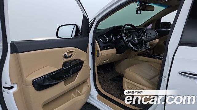Kia Canival 2018 — photo 10