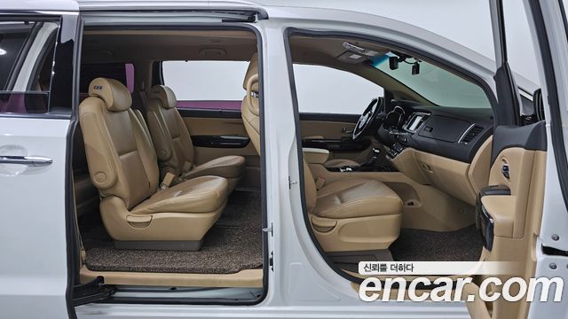 Kia Canival 2018 — photo 11