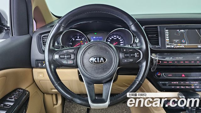 Kia Canival 2018 — photo 15