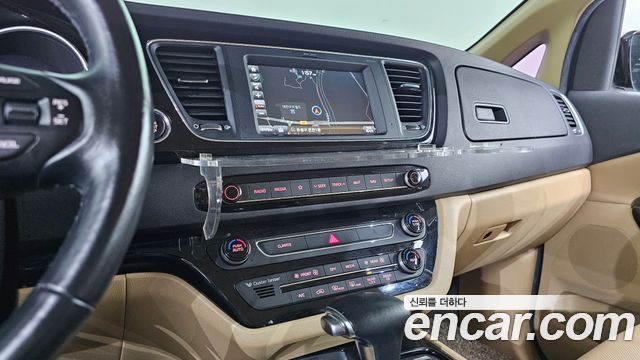 Kia Canival 2018 — photo 16
