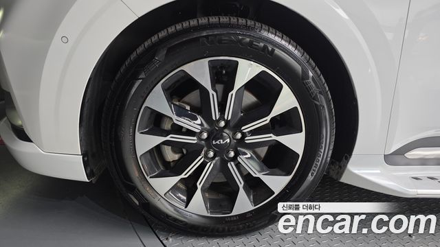 Kia Canival 2023 — photo 5