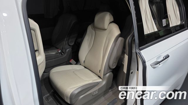 Kia Canival 2023 — photo 11