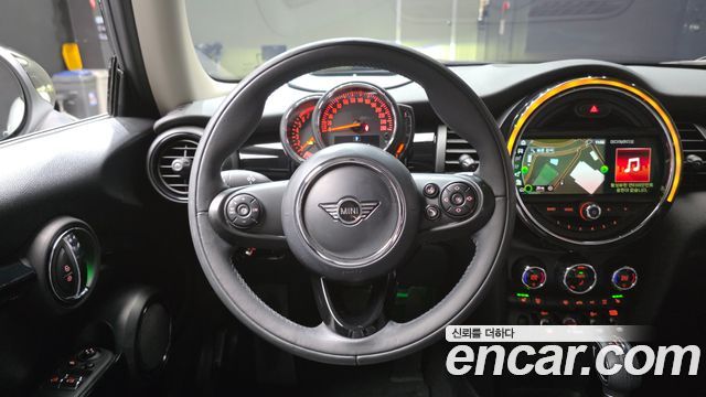 Mini Cooper 2019 — photo 19
