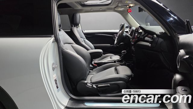 Mini Cooper 2019 — photo 16