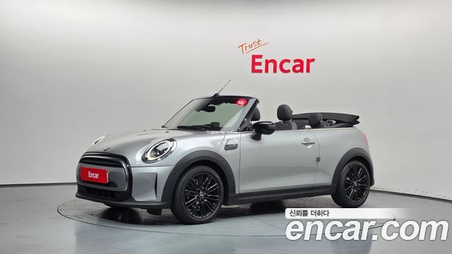 Mini Cooper Convertible 2024 — photo 1
