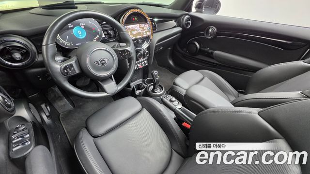 Mini Cooper Convertible 2024 — photo 10