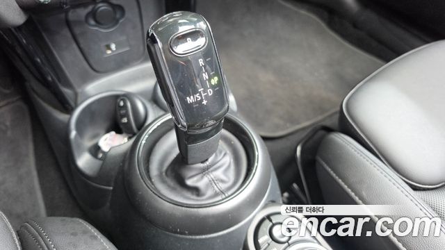 Mini Cooper Convertible 2024 — photo 12