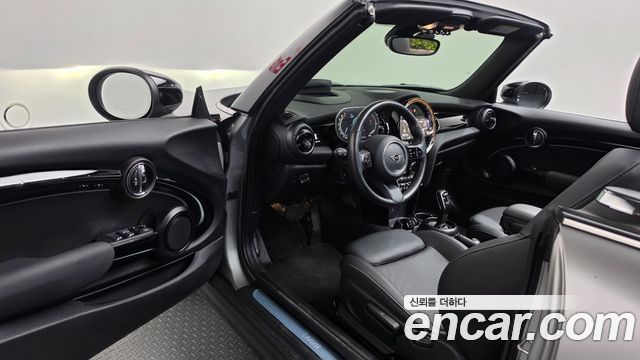 Mini Cooper Convertible 2024 — photo 13
