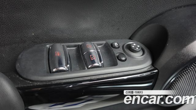 Mini Cooper Convertible 2024 — photo 25