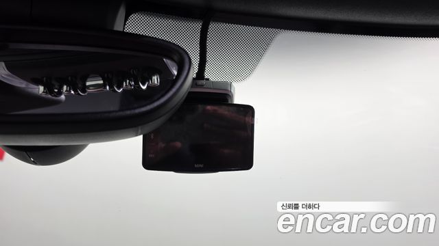 Mini Cooper Convertible 2024 — photo 26