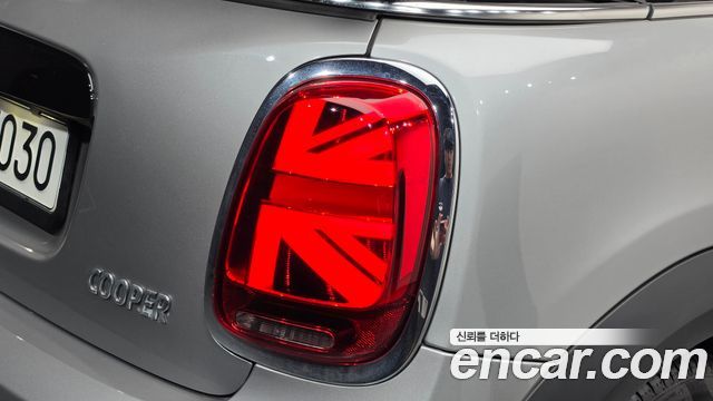 Mini Cooper Convertible 2024 — photo 9