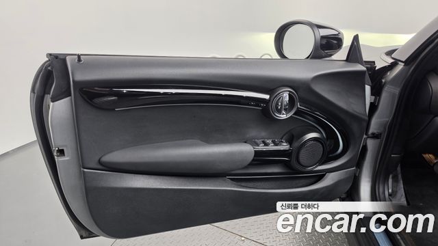 Mini Cooper Convertible 2024 — photo 14