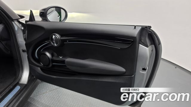 Mini Cooper Convertible 2024 — photo 15