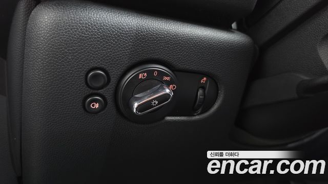 Mini Cooper Convertible 2024 — photo 29