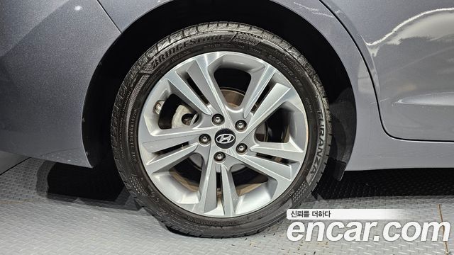 Hyundai AVANTE 2017 — photo 5