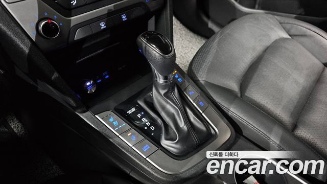Hyundai AVANTE 2017 — photo 9