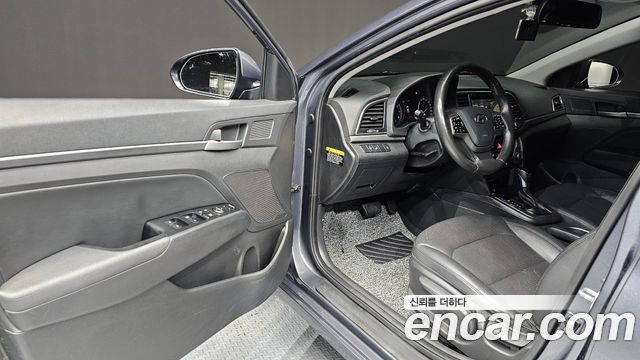 Hyundai AVANTE 2017 — photo 10