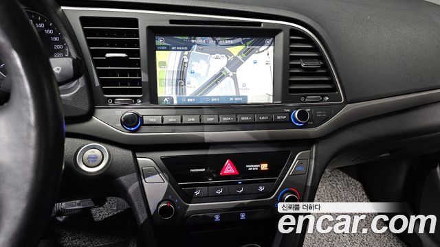 Hyundai AVANTE 2017 — photo 16