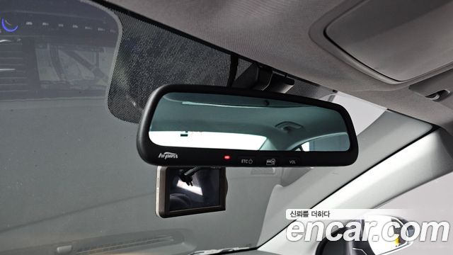Hyundai AVANTE 2017 — photo 18