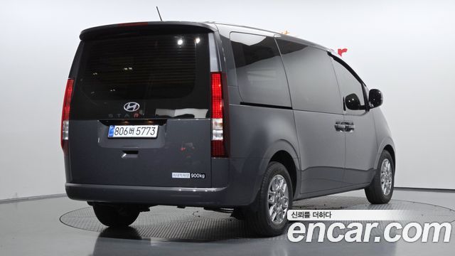 Hyundai Staria 2025 — photo 2