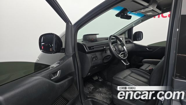 Hyundai Staria 2025 — photo 13