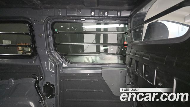 Hyundai Staria 2025 — photo 17