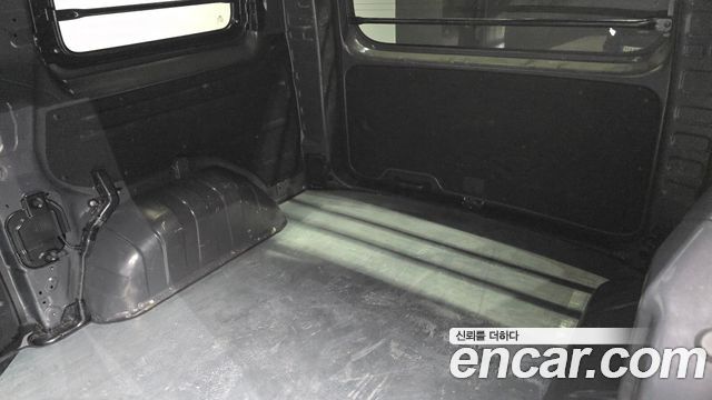 Hyundai Staria 2025 — photo 18