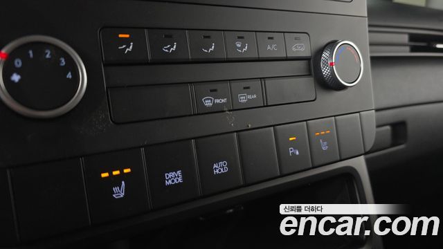 Hyundai Staria 2025 — photo 23