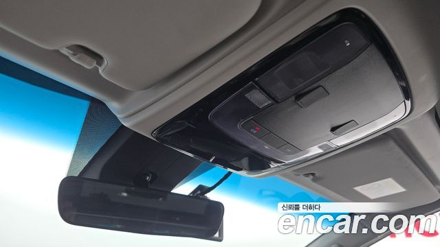 Hyundai Staria 2025 — photo 25