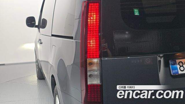 Hyundai Staria 2025 — photo 9