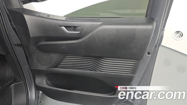 Hyundai Staria 2025 — photo 14