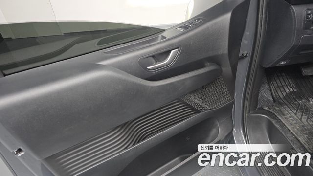 Hyundai Staria 2025 — photo 15