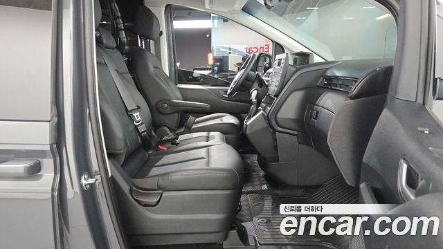 Hyundai Staria 2025 — photo 16