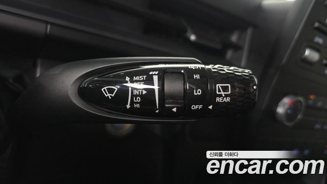 Hyundai Staria 2025 — photo 28