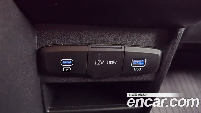 Hyundai Staria 2025 — photo 29