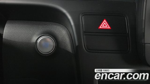 Hyundai Staria 2025 — photo 31