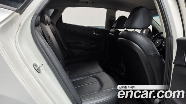 Kia K5 2016 — photo 12