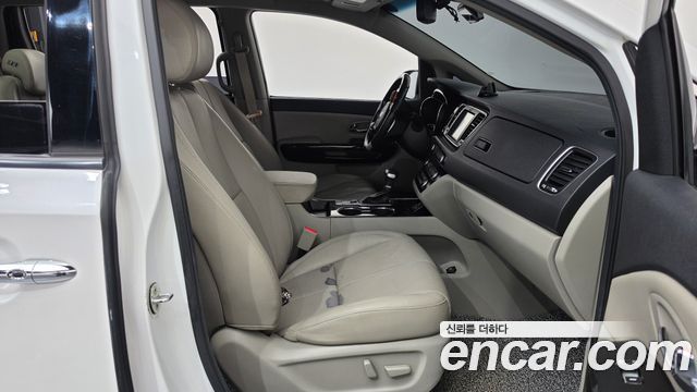 Kia Canival 2019 — photo 16
